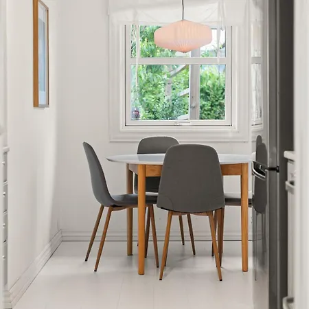 Spacious 5-bedroom In דירה פורסגרון