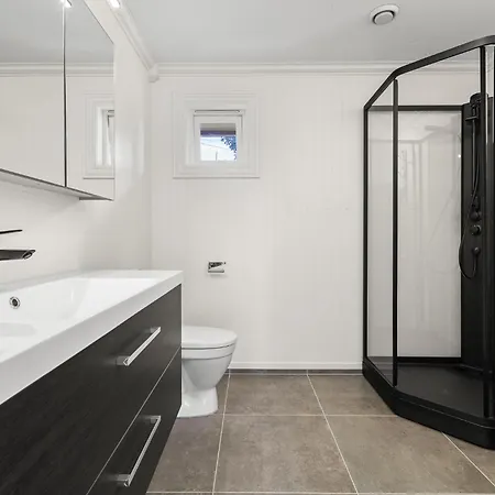 דירה Spacious 5-bedroom In פורסגרון
