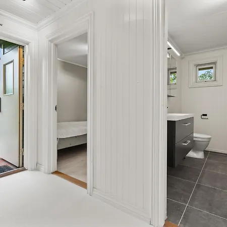 Spacious 5-bedroom In דירה